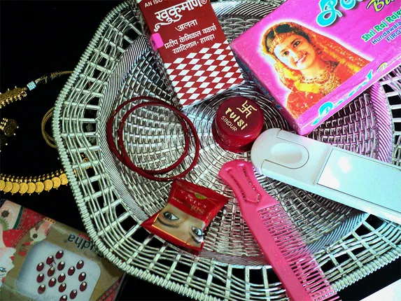 ସାବିତ୍ରୀ ଓ ରଜ ବଜାର ବେପାର ଠପ୍‌ ‘ମୋ ଭାଇ’ ଦେଉଛି ସାବିତ୍ରୀ ଭାର