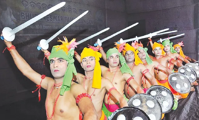 କଳାକାରଙ୍କ କଳା ହରଣ କରିଛି କରୋନା, ବେଉସା ବଦଳାଇବାକୁ ବାଧ୍ୟ ହେଉଛନ୍ତି ନୃତ୍ୟଶିଳ୍ପୀ