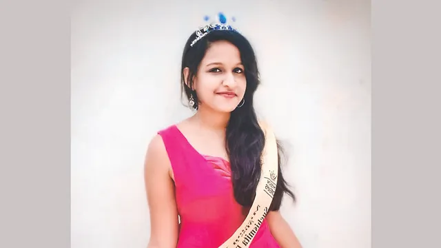 ଅନ୍‌ଲାଇନ୍‌ ଭାରତ ସୁନ୍ଦରୀ ବାଲିପାଟଣା ଝିଅ ଶୁଚିସ୍ମିତା