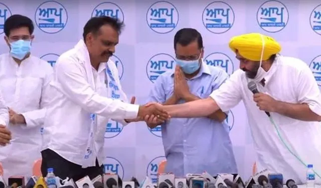 ପଞ୍ଜାବ ଗସ୍ତରେ ମୁଖ୍ୟମନ୍ତ୍ରୀ ଅରବିନ୍ଦ କେଜ୍ରିୱାଲ, ଆପରେ ସାମିଲ ହେଲେ ପଞ୍ଜାବର ପୂର୍ବତନ ଆଇଜି କୁଅଁର ବିଜୟ ପ୍ରତାପ