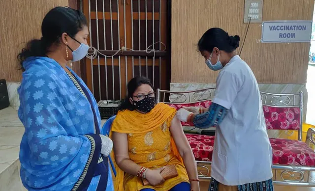 ବୌଦ୍ଧ ଜିଲ୍ଲାରେ ୧୮ରୁ ୪୪ ବର୍ଷ ବର୍ଗଙ୍କ କୋଭିଡ ଟିକାକରଣ: ପ୍ରଥମ ଦିନ ଟିକା ନେଲେ ୫୬୪