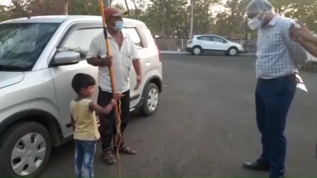 ୪ବର୍ଷର ଶିଶୁ ଏଯାବତ ଧରି ସାରିଛି ୧୦୦ରୁ ଅଧିକ ବିଷଧର ସାପ !