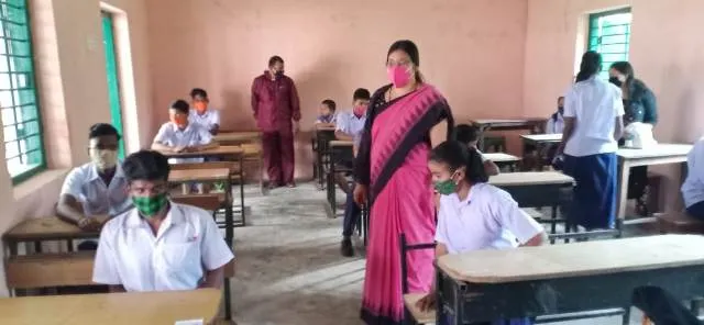 ଆରମ୍ଭ ହେଲା ଅଫଲାଇନ୍ ମାଟ୍ରିକ୍ ପରୀକ୍ଷା: ପରୀକ୍ଷା ଦେଉଛନ୍ତି ସୋରଡ଼ା ବିଧାୟକ ପୂର୍ଣ୍ଣଚନ୍ଦ୍ର ସ୍ୱାଇଁ