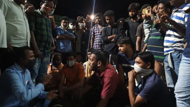 ବିଦ୍ୟୁତ୍‌କାଟ୍‌ର ପ୍ରତିବାଦରେ ରାଜରାସ୍ତାକୁ ଆସିଲେ ଯୁବ ଗୋଷ୍ଠୀ