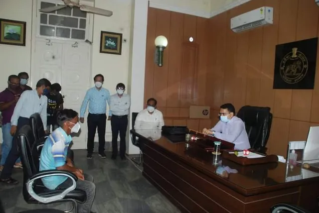 କପ୍ତିପଦା: ସରକାରୀ ଯୋଜନାରେ ମାଙ୍କଡ଼ିଆ ଆଦିବାସୀ ସଂପ୍ରଦାୟର ଛାତ୍ର ପାଇଲେ ଲ୍ୟାପଟପ୍ ।