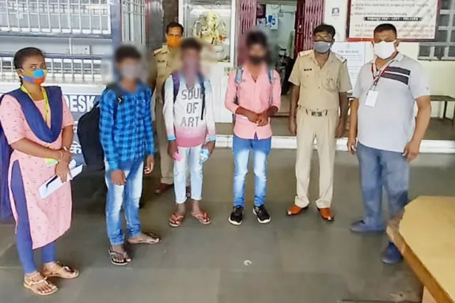 ରେଳ ଷ୍ଟେସନରୁ ୩ ନାବାଳକ ଉଦ୍ଧାର, ଦଲାଲ ଫେରାର