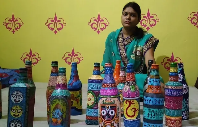 ବୋତଲରେ ରୀତାଞ୍ଜଳିଙ୍କ ପଟ୍ଟଚିତ୍ର