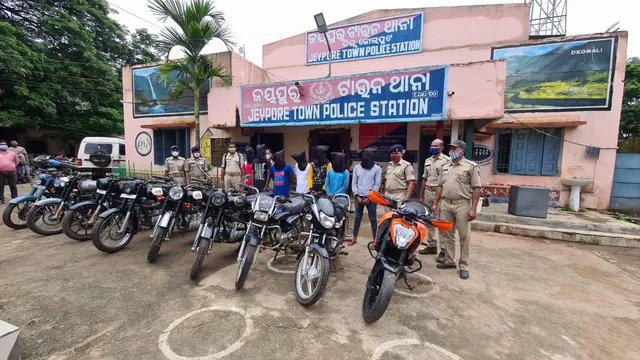 ଧରାପଡ଼ିଲା ଲୁଟେରା ଗ୍ୟାଙ୍ଗ: ୬ବୁଲେଟ ସହ ୩ ବାଇକ୍ ଉଦ୍ଧାର, ୨ମାଷ୍ଟର ମାଇଣ୍ଡ ସମେତ ୫ଗିରଫ