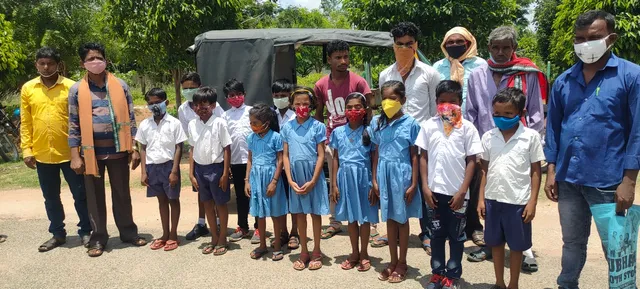 ଛାତ୍ରଛାତ୍ରୀଙ୍କୁ ୩୦୦ ଦିନର ଏମ୍‌ଡିଏମ୍‌ ଖର୍ଚ୍ଚ ମିଳିନଥିବା ଅଭିଯୋଗ, ଛାତ୍ରଛାତ୍ରୀ ଓ ଅଭିଭାବକ ଜିଲ୍ଲାପାଳଙ୍କ ଦ୍ବାରସ୍ଥ 