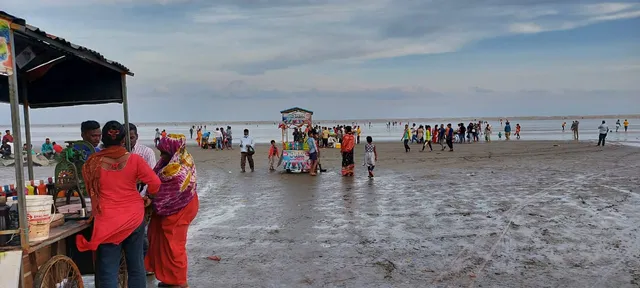 ସହରରେ ସଟ୍‌ଡାଉନ ବେଳାଭୂମିରେ ଭିଡ଼: ଜରିମାନା ଆଦାୟକୁ ନେଇ ପୁଲିସ-ଗାଡ଼ିଚାଳକ ମୁହାଁମୁହିଁ