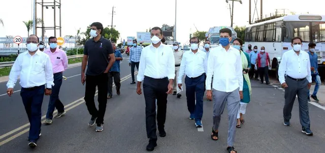 କଟକର ଏସସିବି ମେଡିକାଲର ସଂପ୍ରସାରଣ, ତାଳଦଣ୍ଡା କେନାଲ ଏବଂ ନେତାଜୀ ବସ୍ ଟର୍ମିନାଲ୍ କାମର ସମୀକ୍ଷା କଲେ ୫-ଟି ସଚିବ