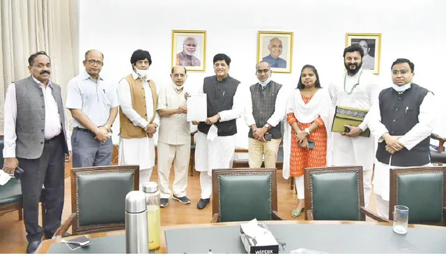 କେନ୍ଦ୍ର ଖାଉଟି ବ୍ୟାପାର ମନ୍ତ୍ରୀ ପୀୟୂଷ ଗୋୟଲଙ୍କୁ ଭେଟିଲେ ବିଜେଡି ସାଂସଦ