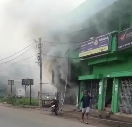 ମଦ ଦୋକାନରେ ଅଗ୍ନିକାଣ୍ଡ, ଲକ୍ଷାଧିକ ଟଙ୍କାର ମଦ ନଷ୍ଟ