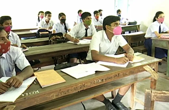 ରାଉରକେଲା: ଖୋଲିଲା ସ୍କୁଲ, କଲେଜ; ପ୍ରଥମ ଦିନରେ ସ୍କୁଲକୁ ଆସିଲେ ୩୦% ଛାତ୍ରଛାତ୍ରୀ