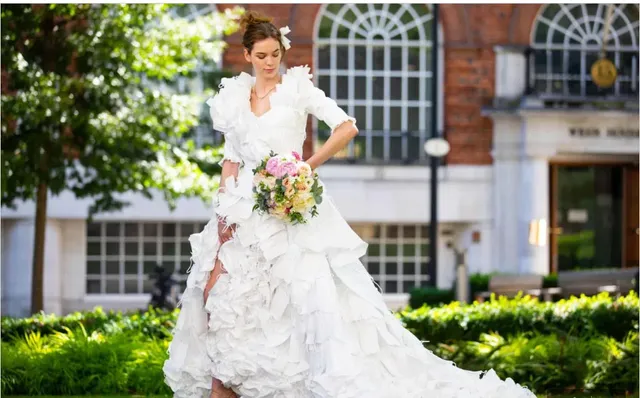 କରୋନା କଟକଣା କୋହଳ ହେବାକୁ ନେଇ ଡିଜାଇନର ତିଆରି କଲେ ମାସ୍କରେ ତିଆରି ପୋଷାକ