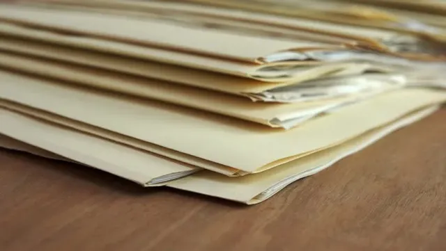 କେନ୍ଦ୍ରାପଡ଼ା ମ୍ୟୁନିସିପାଲିଟିରେ ଗାଦି ମାଡ଼ିବସିଛନ୍ତି କର୍ମଚାରୀ; ଫାଇଲ୍‌ ମଗାଇଲେ ଜିଲ୍ଲାପାଳ