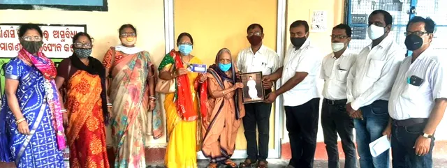 ବିଷ୍ଣୁଚରଣ ମହାନ୍ତିଙ୍କ ସ୍ମୃତିରେ ଏମକେସି ହାଇସ୍କୁଲକୁ ପଚାଶ ହଜାର ଦାନ କଲେ ପରିବାର