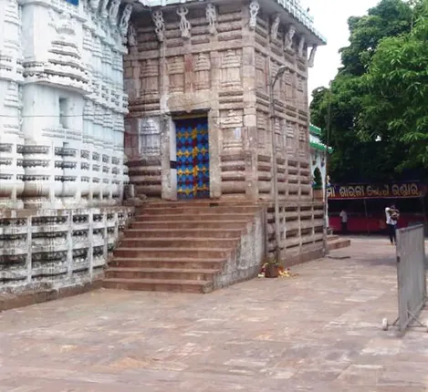 ଦୁର୍ବଳ ହେଉଛି ମା’ ଶାରଳାଙ୍କ ମନ୍ଦିର!