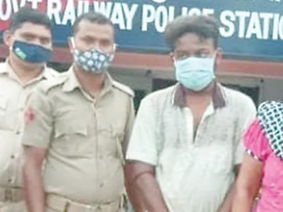 କନ୍‌ସାଲଟାନ୍ସ ଖୋଲି ଚାକିରି ଦେବା ନାଁରେ ଠକେଇର ଗୁମର ଫିଟିଲା: ଭଦ୍ରକରୁ ଧରାହେଲା ମାଷ୍ଟରମାଇଣ୍ଡ ଅନିଲ