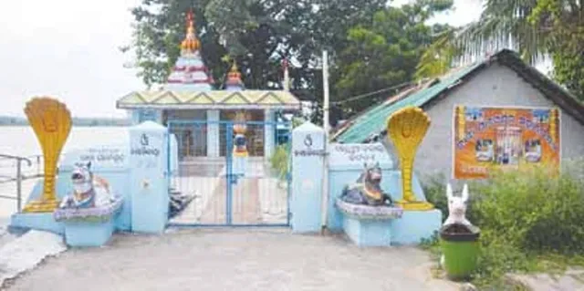 ଭଙ୍ଗା ହେବ ହାଡ଼ିଆପଠା ଘାଟେଶ୍ବର ମନ୍ଦିର; ମଦବାର୍‌ ପାଇଁ ଧୂଳିସାତ୍ ହେବ ମହାଦେବ ମନ୍ଦିର!