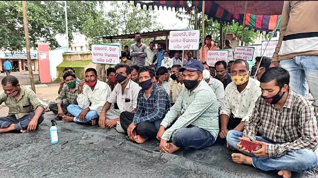 ମିଳୁନି ଚାରା, ଉଦ୍ୟାନ ବିଭାଗ କାର୍ଯ୍ୟାଳୟ ଘେରିଲେ ଚାଷୀ