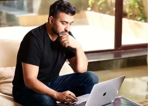 ଗିରଫରୁ ବଞ୍ଚିବା ପାଇଁ କ୍ରାଇମ ବ୍ରାଞ୍ଚ ଅଧିକାରୀଙ୍କୁ ରାଜ ୨୫ଲକ୍ଷ ଟଙ୍କାର ଲାଞ୍ଚ ଦେଇଥିଲେ