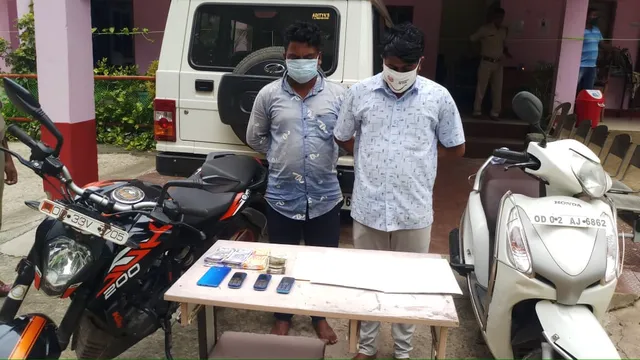 ୨୫ ଲକ୍ଷ ଟଙ୍କାର ବ୍ରାଉନ ସୁଗାର ସମେତ ସ୍କୁଟି , ବାଇକ ଓ ୪୮ ହଜାର ଟଙ୍କା ଜବତ , ଦୁଇ କୁଖ୍ୟାତ ବେପାରୀ ଗିରଫ