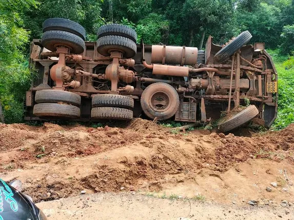 ଗୋପବ୍ରାଞ୍ଚ କେନାଲ ବନ୍ଧ ତଳକୁ ଓଲଟିଲା ହାଇୱା, ଚାଳକ ଆହତ