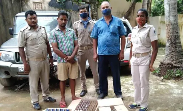 ବିପୁଳ ପରିମାଣର ମଦ ଜବତ, ୭ ଗିରଫ