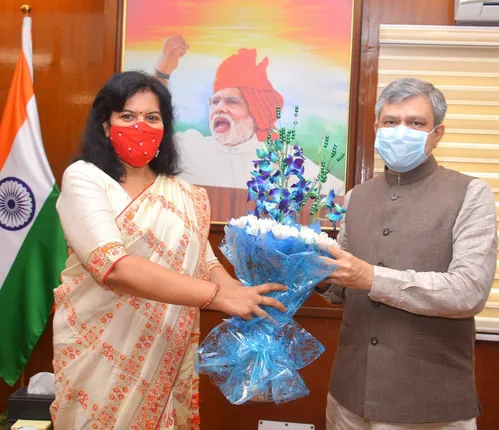 ପୁରୁଣା ବନ୍ଧୁଙ୍କୁ ଭେଟିଲେ ଭୁବନେଶ୍ୱର ସାଂସଦ ଅପରାଜିତା ଷଡ଼ଙ୍ଗୀ