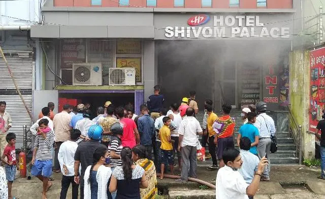 ହୋଟେଲ ଶିଭମ ପ୍ୟାଲେସ୍‌ରେ ଅଗ୍ନିକାଣ୍ଡ, ଅଗ୍ନିଶମ ବାହିନୀର ତ୍ୱରିତ ପଦକ୍ଷେପ ପାଇଁ ଟଳିଲା ବଡ଼ ଅଗ୍ନିକାଣ୍ଡ