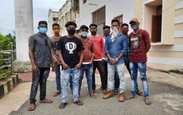 ଜିଲ୍ଲାପାଳଙ୍କ କାର୍ଯ୍ୟାଳୟ ଆଗରେ ଆଇଟିଆଇ ଛାତ୍ରଙ୍କ ଧାରଣା