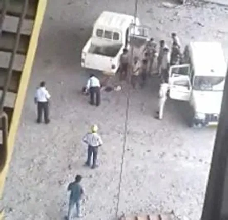 ଯୁବକଙ୍କୁ ପିଟିପିଟି ମାରିଦେଲେ ସୁରକ୍ଷାକର୍ମୀ: ନିର୍ମମ ଭାବେ ପିଟୁଥିବାର ଭିଡ଼ିଓ ଭାଇରାଲ