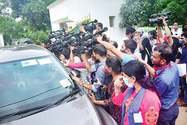 ଗଣଶିକ୍ଷା ମନ୍ତ୍ରୀଙ୍କ ବାସଭବନ ଘେରିଲେ ବିଏଡ୍‌ ପାସ୍‌ଆଉଟ୍‌