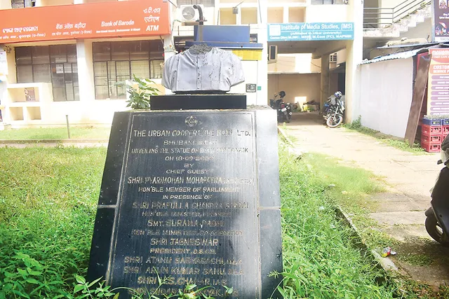 ପ୍ରବାଦ ପୁରୁଷଙ୍କୁ ସମ୍ମାନ ଏମିତି! ଫନି ପରଠୁ ମସ୍ତକବିହୀନ ବିଜୁବାବୁଙ୍କ ପ୍ରତିମୂର୍ତ୍ତି