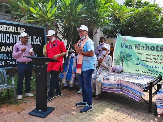 କଳାହାଣ୍ଡି ବିଶ୍ୱବିଦ୍ୟାଳୟ ପକ୍ଷରୁ ଡା.ପୂର୍ଣ୍ଣଚନ୍ଦ୍ର ପଣ୍ଡା ସମ୍ମାନିତ