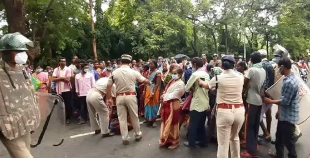 ପୋଖରୀ ନିଲାମକୁ ନେଇ ମହାଭାରତ: ଦୁଇଗୋଷ୍ଠୀଙ୍କ ଭିତରେ ଗଣ୍ଡଗୋଳ, ଏସପି ଅଫିସ ଘେରାଉ