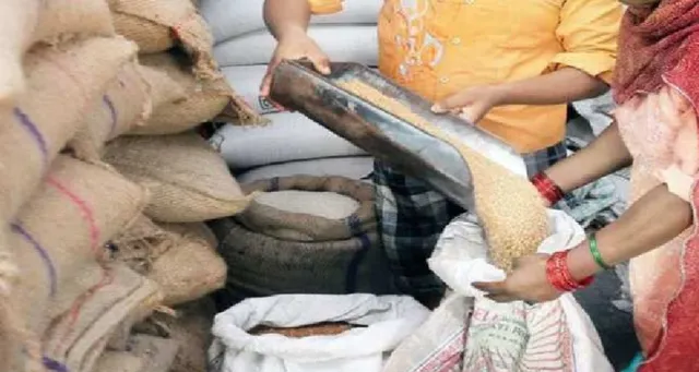 ମାଗଣା ରାସନ ସହ ମୋଦୀ ଓ ଯୋଗୀଙ୍କ ଚିତ୍ର ଥିବା ଅଖା ଦେବେ ରାଜ୍ୟ ସରକାର