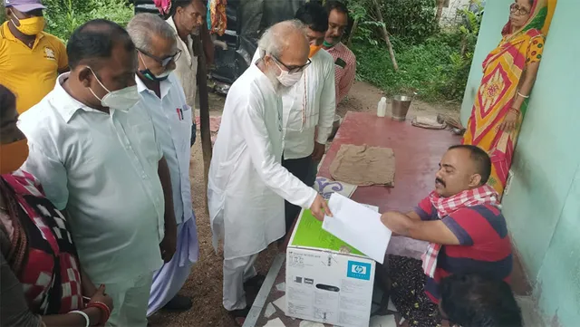 ପ୍ରତିଶ୍ରୁତି ରଖିଲେ ପ୍ରତାପ ଷଡ଼ଙ୍ଗୀ, ଦିବ୍ୟାଙ୍ଗ ବିଜୁଙ୍କୁ ମିଳିଲା ଜେରକ୍ସ ମେସିନ୍