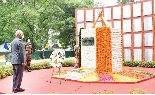 ବିଜୟ ଦିବସରେ ସହିଦଙ୍କୁ ଶ୍ରଦ୍ଧାଞ୍ଜଳି, ଖରାପ ପାଗ ଯୋଗୁଁ ରାଷ୍ଟ୍ରପତିଙ୍କ ଦ୍ରାସ ଗସ୍ତ ବଦଳିଲା