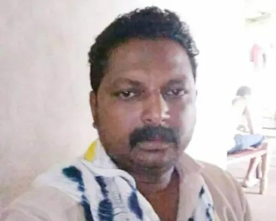 ସ୍ବାମୀ-ସ୍ତ୍ରୀ ବିବାଦ ସମାଧାନ ପାଇଁ ଆସିଥିଲେ; ଟ୍ରାକ୍ଟର ଚଢ଼ାଇ ଦେଲେ ସ୍ବାମୀ; ଜଣେ ମୃତ, ୮ ଗୁରୁତର