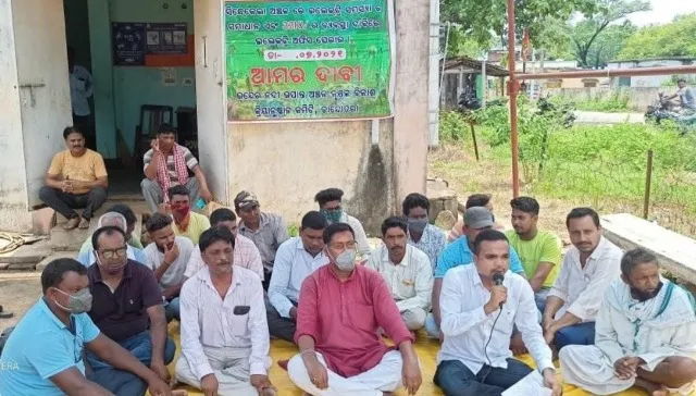 ବିଦ୍ୟୁତ୍‌ ଯୋଗାଣ ସମସ୍ୟାର ସ୍ଥାୟୀ ସମାଧାନ ଦାବି, ସିନ୍ଧେକେଲା ଗ୍ରିଡ୍‌ ଅଫିସ ଘେରିଲା କୃଷକ କମିଟି