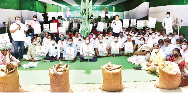 ବକେୟା ଏମ୍‌ଏସ୍‌ପି, ଧାନ ଉଠାଇବା ଦାବିରେ ବିଜେଡିର ଧାରଣା