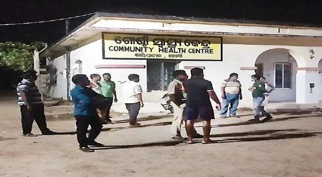 ଇଂଜେକ୍ସନ୍‌ ଦେବାରେ ବିଳମ୍ବ ହେବାରୁ ଡାକ୍ତରଙ୍କୁ ମାଡ଼, ବାଲିପାଟଣା ଗୋଷ୍ଠୀ ସ୍ବାସ୍ଥ୍ୟକେନ୍ଦ୍ରରେ ଉତ୍ତେଜନା