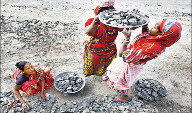 ଗରିବ ମହିଳା ଖାଉଛନ୍ତି କମ୍ ଖାଦ୍ୟ, ଜୀବିକା ହରାଇ ଅନେକ ବେକାର