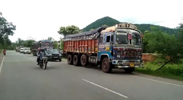 ଟିକା ଅଭାବକୁ ନେଇ ଖୋର୍ଦ୍ଧା-ବଲାଙ୍ଗିର ୫୭ନଂ ଜାତୀୟ ରାଜପଥ ଅବରୋଧ କଲେ ଅଞ୍ଚଳବାସୀ