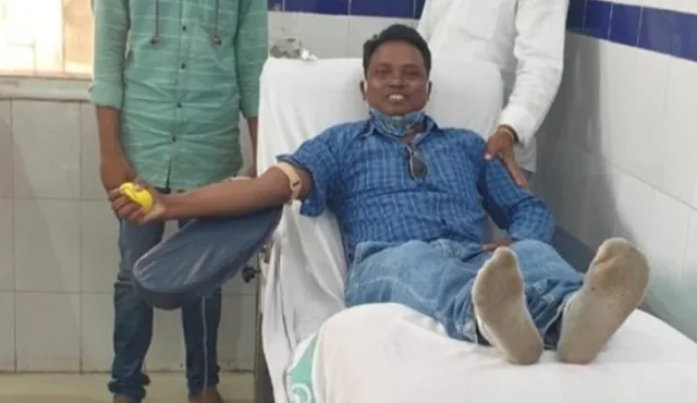 ୫ ରୋଗୀଙ୍କ ପାଇଁ ରକ୍ତ ଯୋଗାଡ଼ କଲେ ସମାଜସେବୀ