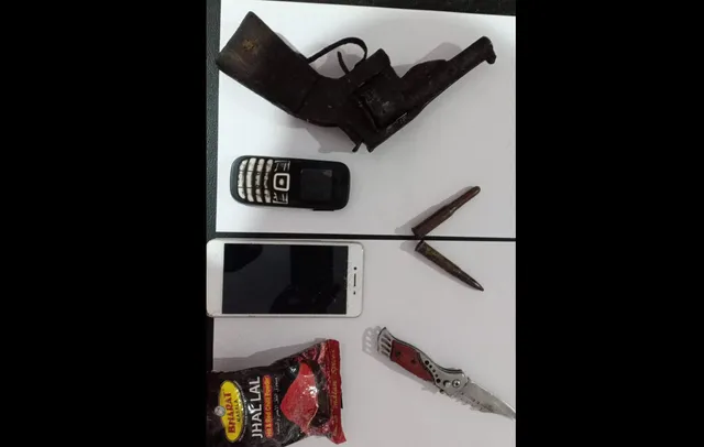 ଡକାୟତି ଯୋଜନା ବେଳେ ପୁଲିସର ଚଢ଼ାଉ: ବନ୍ଧୁକ ଓ ଗୁଳି ଜବତ, ମୁଖ୍ୟ ଅଭିଯୁକ୍ତ ଗିରଫ 