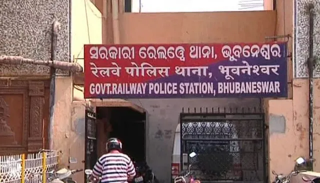 ରେଳ ଧାରଣାରୁ ମିଳିଥିବା କଟାପାଦ କାହାର?