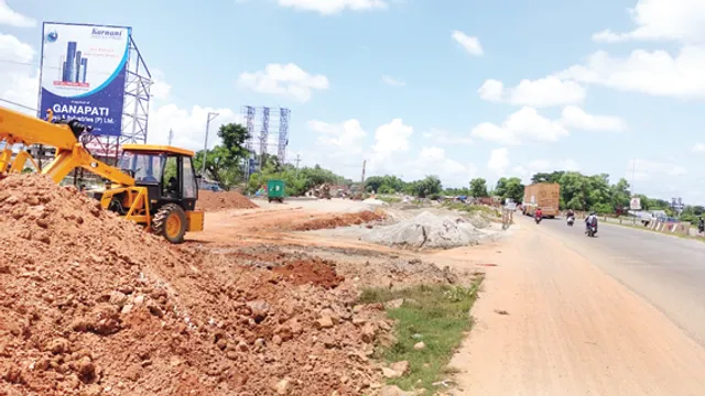 ‘ବ୍ଲାକସ୍ପଟ୍’ ହଂସପାଳ ଛକରେ ଫ୍ଲାଏଓଭର କାମ ଆଣ୍ଠେଇଛି